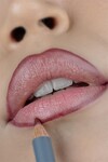Uzun Süre Kalıcı Dağılma Yapmayan Nemlendirici Dudak Kalemi - Lipliner Pencil 19 Reddish Brown