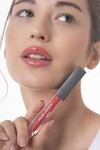 Uzun Süre Kalıcı Yapışkan His Bırakmayan Nemlendirici Dudak Parlatıcısı - Lipgloss 07 Glossy Purity